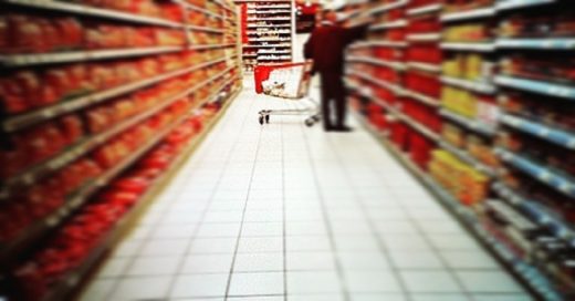 Seorang ibu melahirkan saat sedang antri di supermarket