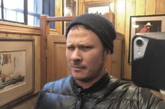 Tom DeLonge eks Blink-182 rilis 4 lagu akustik Angels and Airwaves, album baru dalam proses
