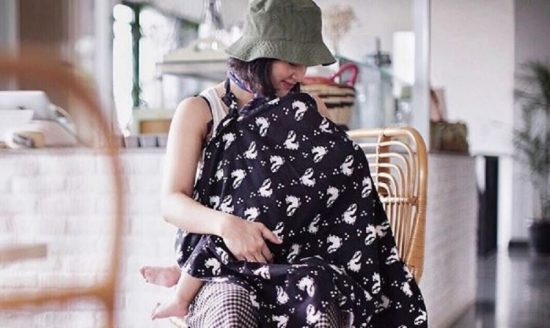 Netizen protes foto Andien menyusui bayinya, dianggap mengumbar aurat