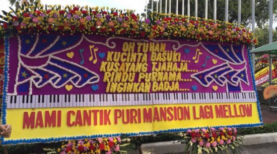 Pedagang Bunga mulai kewalahan turuti pesanan karangan bunga untuk Ahok