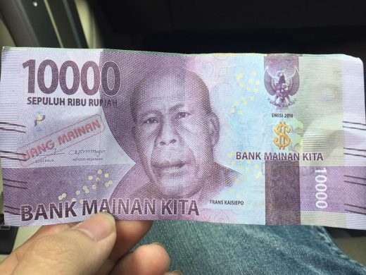 Kebangetan: Pedagang cincau dibayar dengan uang mainan oleh pembelinya