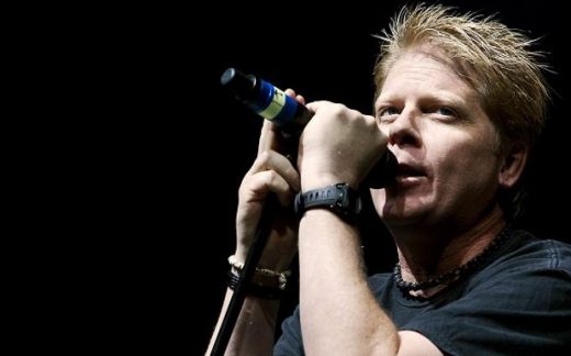 Tulis tesis soal HIV, frontman The Offspring raih S3 bidang biologi molekuler
