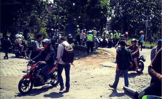 Ratusan pengendara motor kena tilang ramai-ramai di Ungaran, Jawa Tengah