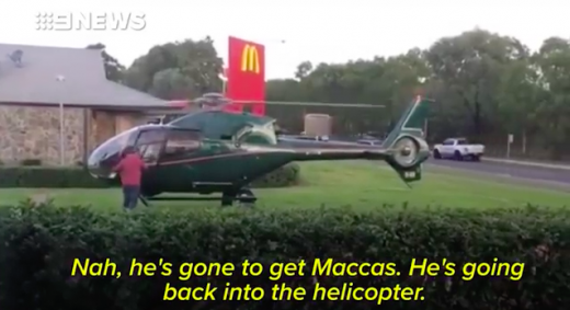 Seorang pria parkir helikopter di halaman McDonaldâs untuk pesan makan drive thru