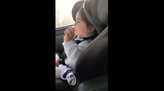 Don’t believe me just watch: balita imut joget dengan lagu ‘Uptown Funk’