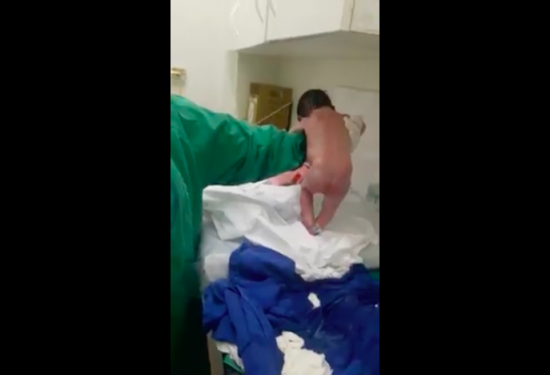 WATCH: Video bayi baru lahir yang gak sabar pengen bisa jalan