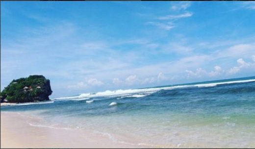 Turis Belanda nyaris tewas setelah nekat berenang di Laut Selatan