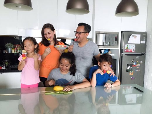 Keluarga Mona Ratuliu terapkan ‘no gadget day’ saat weekend