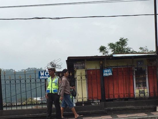 Karena pengabdiannya, warga patungan untuk kado lebaran polisi baik hati dari Cianjur