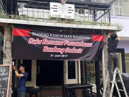 Bambang dari seluruh dunia bersatu dan berbuka puasa bersama