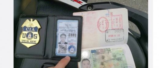 Berusaha bodohi polisi, pengendara motor di China ngeluarin lencana “CIA” supaya gak ditilang