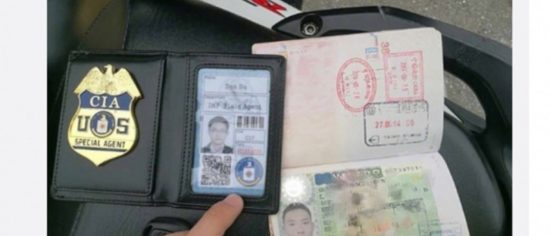 Berusaha bodohi polisi, pengendara motor di China ngeluarin lencana “CIA” supaya gak ditilang