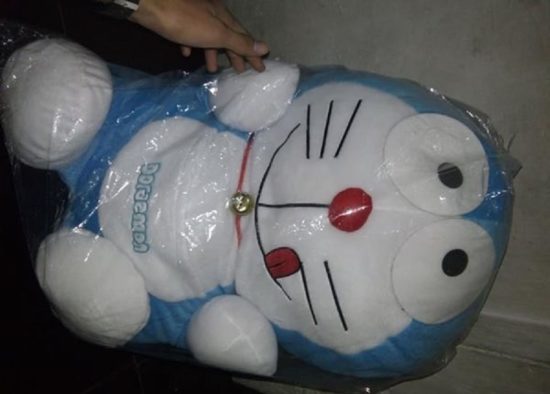Keburu putus, kado boneka Doraemon buat (mantan) pacar dijual dan jadi viral