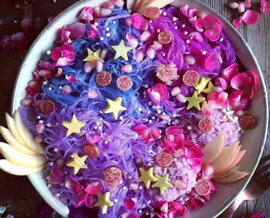Unicorn noodles: mie warna-warni yang sedang ngetren di dunia kuliner
