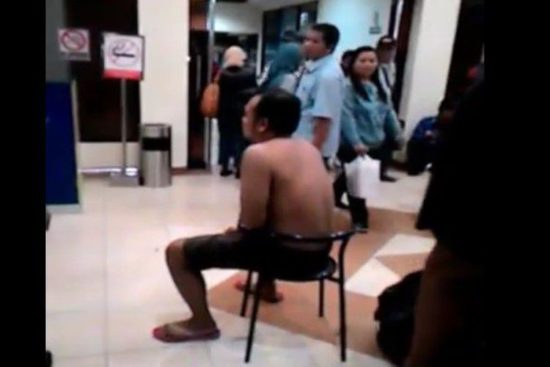 Pihak Angkasa Pura I meminta maaf atas insiden sopir taksi online dihukum buka baju di bandara