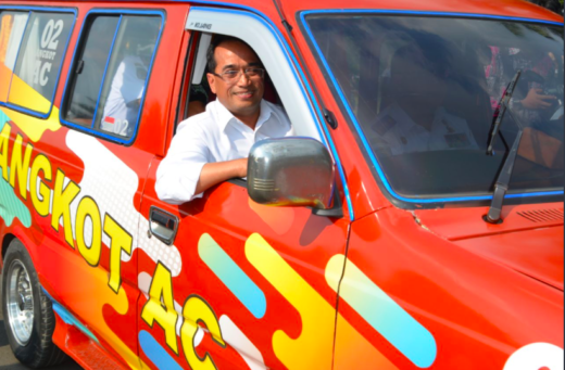 Menhub ingin semua angkot ber-AC mulai tahun depan