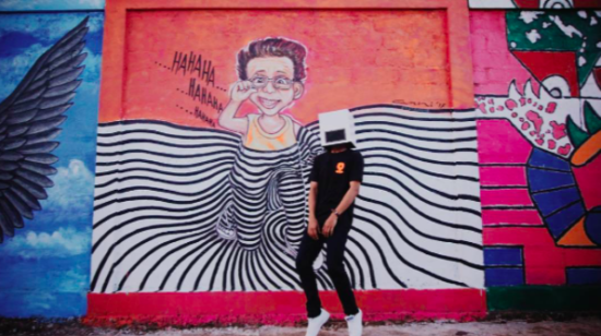 Mr. Headbox, musisi Indonesia yang tampil misterius kayak Marshmello