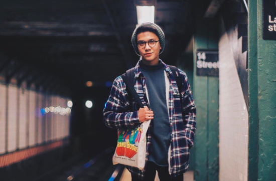 Novel āDilanā karya Pidi Baiq dijadiin film, netizen kecewa Iqbaal eks CJR terpilih perankan tokoh utama