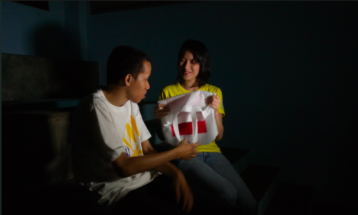 Gak perlu nunggu event handshake, cowok ini langsung disamperin member JKT48