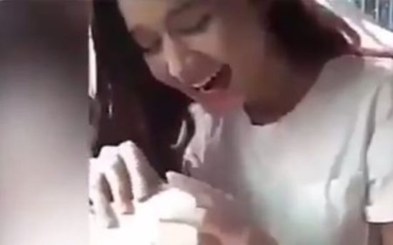 Udah seneng mengira dapet kado ultah iPad, isi dus nya ternyata buku āMalam Pertama di Alam Kuburā