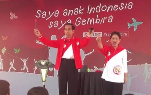 Kocaknya ngalahin Pak Tarno, trik Jokowi kebongkar saat sulap depan anak-anak di Pekanbaru