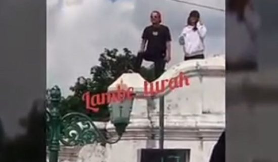 Presenter āKatakan Putusā minta maaf setelah videonya menginjak-injak bangunan kuno di Yogya viral