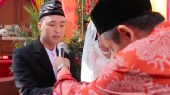 Gak sabar ya? Seorang pria ngebut banget ngucapin ijab kabul nya (Video)