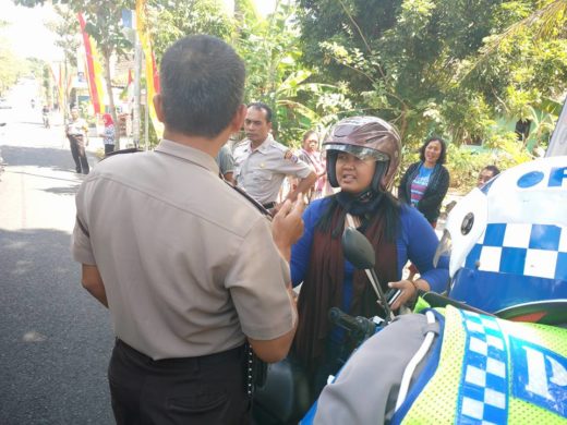 Hindari razia motor, seorang wanita di Yogyakarta tancap gas dan tabrak polisi
