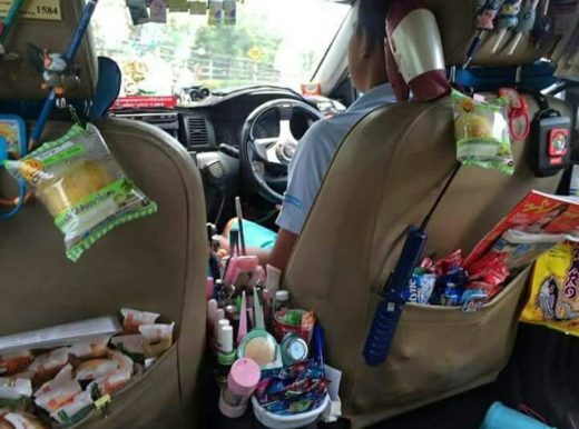 Isinya banyak banget, ada taksi online nyambi jadi toko kelontong