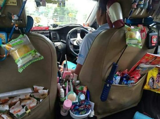 Isinya banyak banget, ada taksi online nyambi jadi toko kelontong