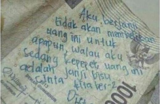 Gak ada yang abadi: Uang Rp 10 ribu dicorat-coret janji setia tapi uangnya pindah tangan terus viral