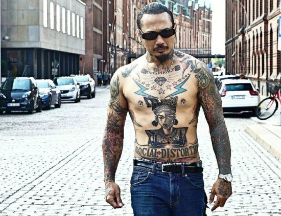 Bakal kayak apa ya jadinya orang sesangar JRX SID main di film komedinya Ernest Prakasa?