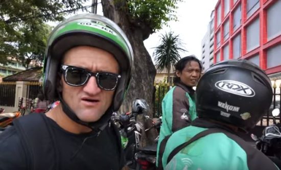 Vlog Casey Neistat edisi Jakarta: Review hotel mewah, tersesat naik Go-Jek, dan ngobrol sama Presiden Jokowi
