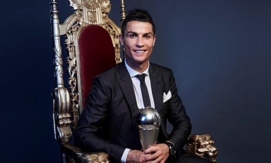 Christiano Ronaldo menjadi pemain sepak bola pria terbaik 2017 versi FIFA