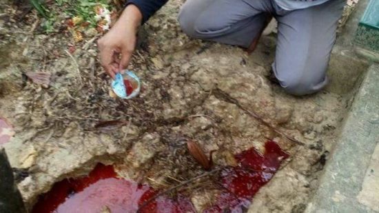 Air berwarna merah keluar dari tanah kuburan di Balikpapan, mistis?