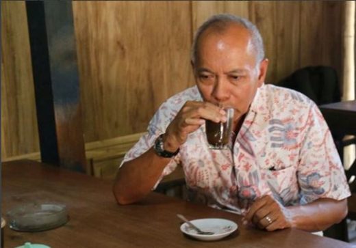 Ada netizen ngira Pak Bondan “Maknyus” Winarno adalah pencipta lagu anak ‘Si Lumba-lumba’