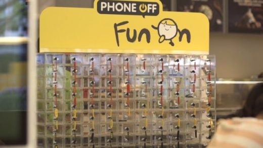 Phone off, fun on: McDonaldâs Singapura sediakan loker HP supaya kita gak sibuk sendiri pas makan bareng keluarga
