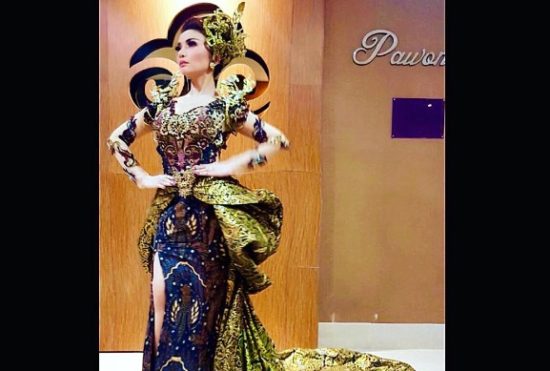 Tembok di foto Roro Fitria melengkung, netizen menduga biar kelihatan langsing tapi ngeditnya berantakan