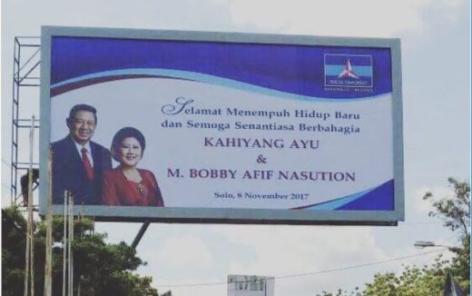 SBY beri ucapan selamat atas pernikahan putri Jokowi pakai baliho