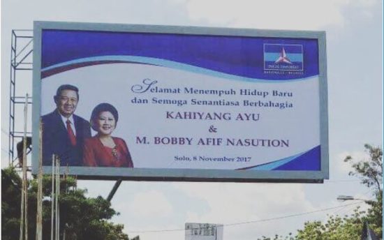 SBY beri ucapan selamat atas pernikahan putri Jokowi pakai baliho