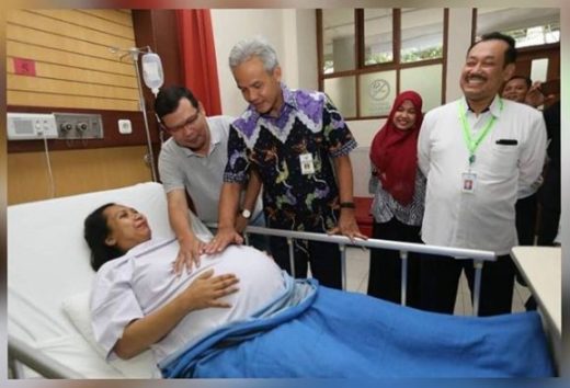 Ganjar Pranowo kabulkan permintaan ibu ngidam buat mengelus perutnya