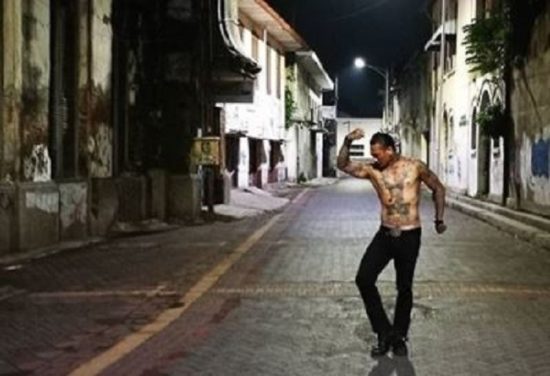 Apakah JRX SID seorang gay? Artikel ini mungkin akan membuktikan seberapa homofobik dirimu