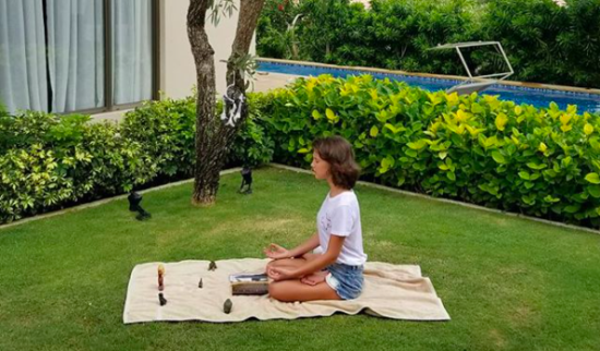 Pemain serial ‘Stranger Things’ Millie Bobby Brown #StuckInBali akibat erupsi Gunung Agung