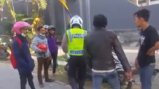 Dua polisi diusir warga saat razia kendaraan di perkampungan Purwodadi