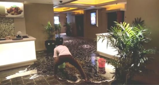 Oh my flood! Bioskop Planet Hollywood di Jakarta kebanjiran