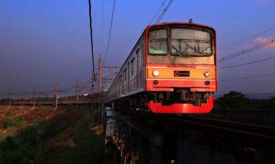 Diduga mengeluarkan alat vital di KRL, lelaki dilabrak ibu-ibu dan diminta turun