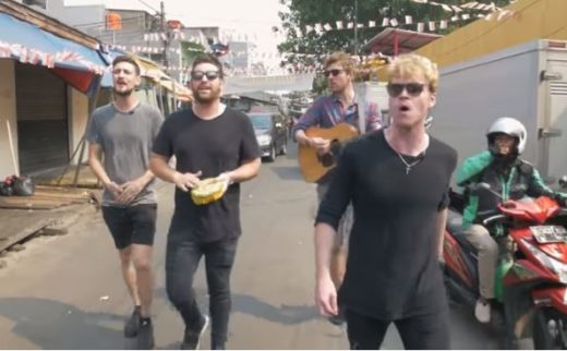 Band Irlandia, Kodaline âblusukanâ ke pasar di Jakarta nyanyiin lagu barunya