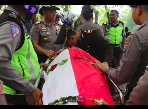 Selamatkan pemotor yang terobos perlintasan, polisi bernama Sheriff Gagah tewas tersambar KA