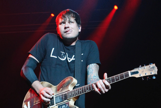 Tom DeLonge eks Blink-182 bikin pesawat luar angkasa, bersiap buktiin keberadaan alien dan time travel