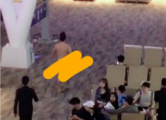 Overdosis viagra, pria telanjang ngamuk lemparkan tahi ke orang-orang di bandara